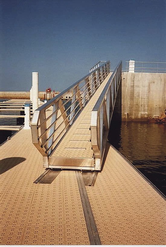 pontoon-gangway-handrail-23372-346953.jpg