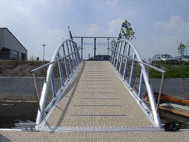 pontoon-gangway-handrail-23372-4241137.jpg